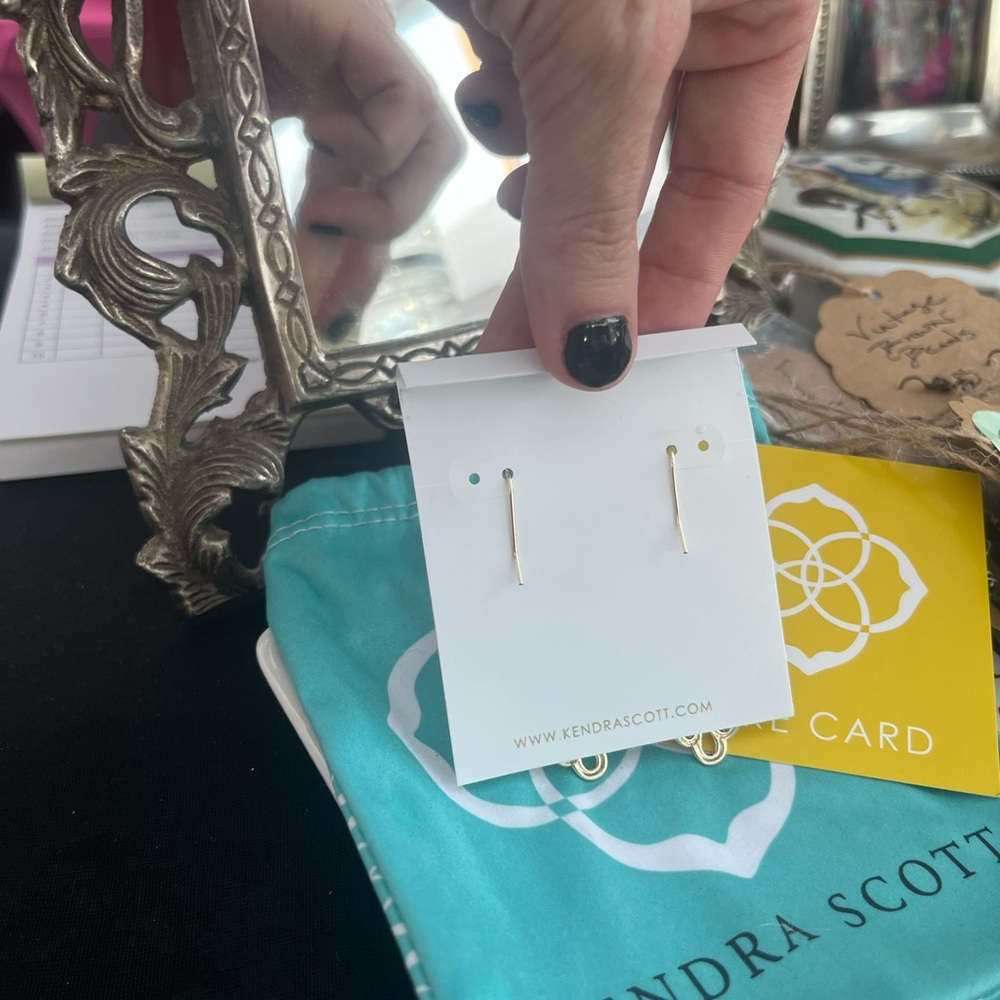 Kendra Scott Keira Black and Gold Earrings - Picture 3 of 3